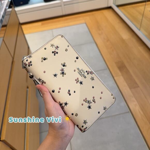 NWT Coach Long Zip Around Wallet With Star Print CCL38 Chalk Silver - Picture 1 of 8